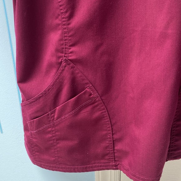 ScrubStar Scrub Wine Dark Cherry Short Sleeves Top Pockets Women's Size Large !! - Picture 5 of 11